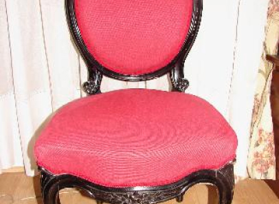 Chaise restaurée par Gwenaëlle Récamier artisan tapissier d'ameublement à Aix les Bains - Savoie (73)